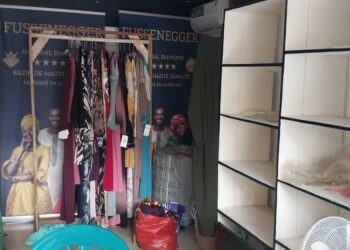 Insécurité à conackry: une boutique de vente d’habits vidée de son contenu. Plus de 90 000 dollars emporté selon la victime.