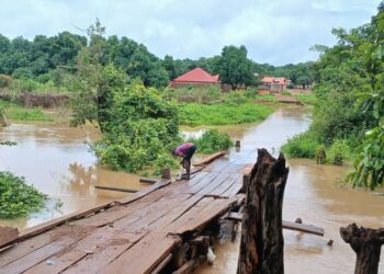 Kankan : une forte inondation, empêche les riverains de « Senkèfara Fofanadou kôkôma » de vaguer à leurs affaires.