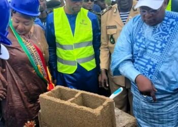 Kankan : le Ministre Aboubacar Camara, lance les travaux de construction du centrale solaire photovoltaïque.
