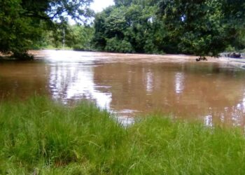 Koubia: le bac de franchissement envahi par les eaux et la ville Gadha Woundou isolée des autres