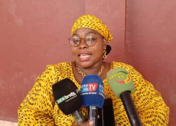 Kankan-Celebration du 08 Mars : Aminata Kaba, handicapé, et presidente du Rotari Club invite le président à porter un régard sur les personnes handicapées.