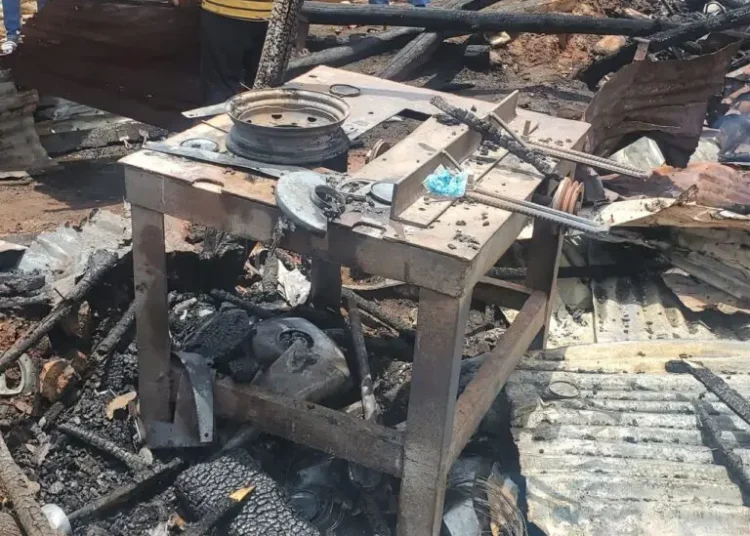 Un incendie ravage un atelier : un mégot de cigarette suspecté