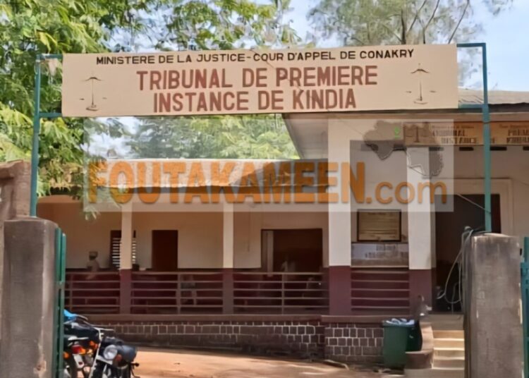 Tribunal de Kindia : le procureur requiert 5 ans de prison contre un groupe accusé de vols.